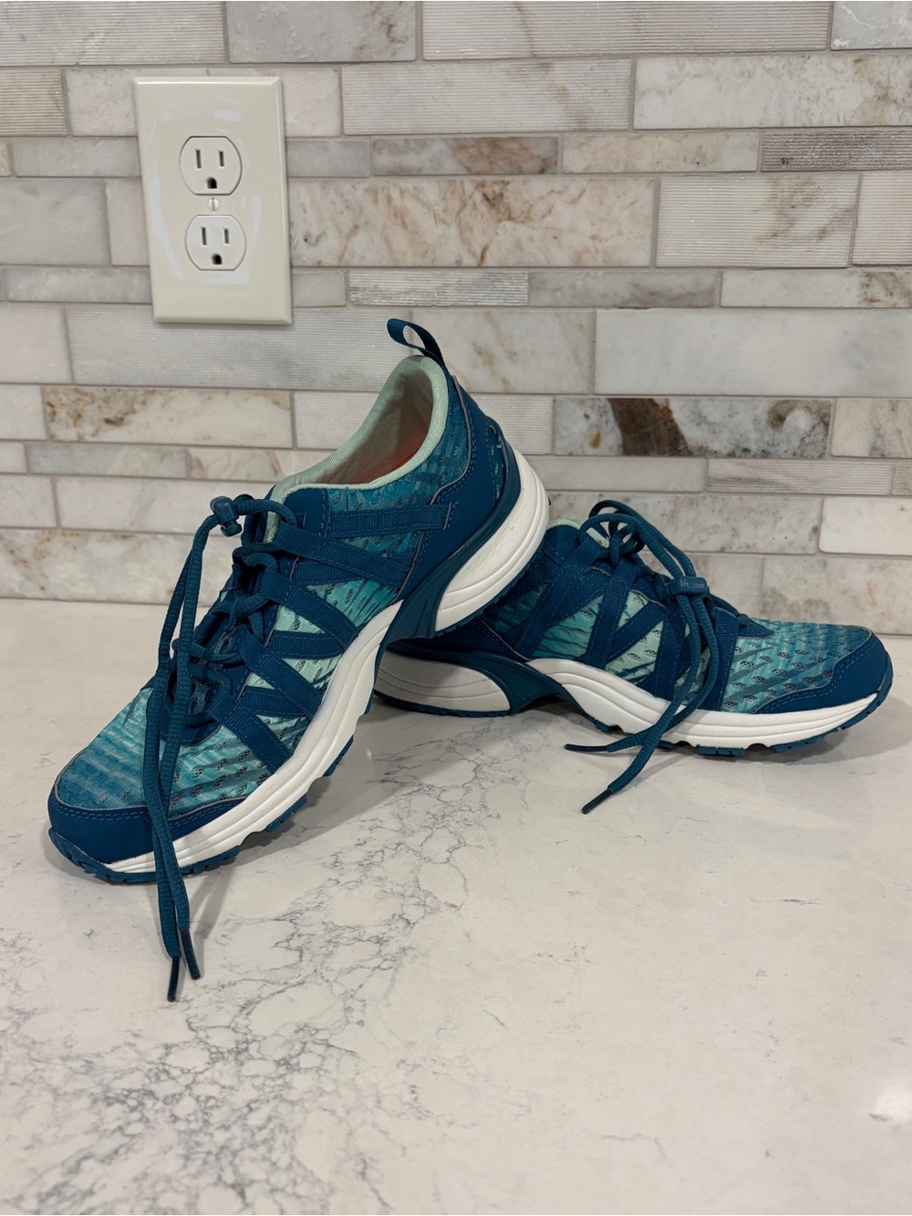 Ryka Hydrosport Teal and Navy Athletic Shoes Sneakers Sz 6 With Arch Support